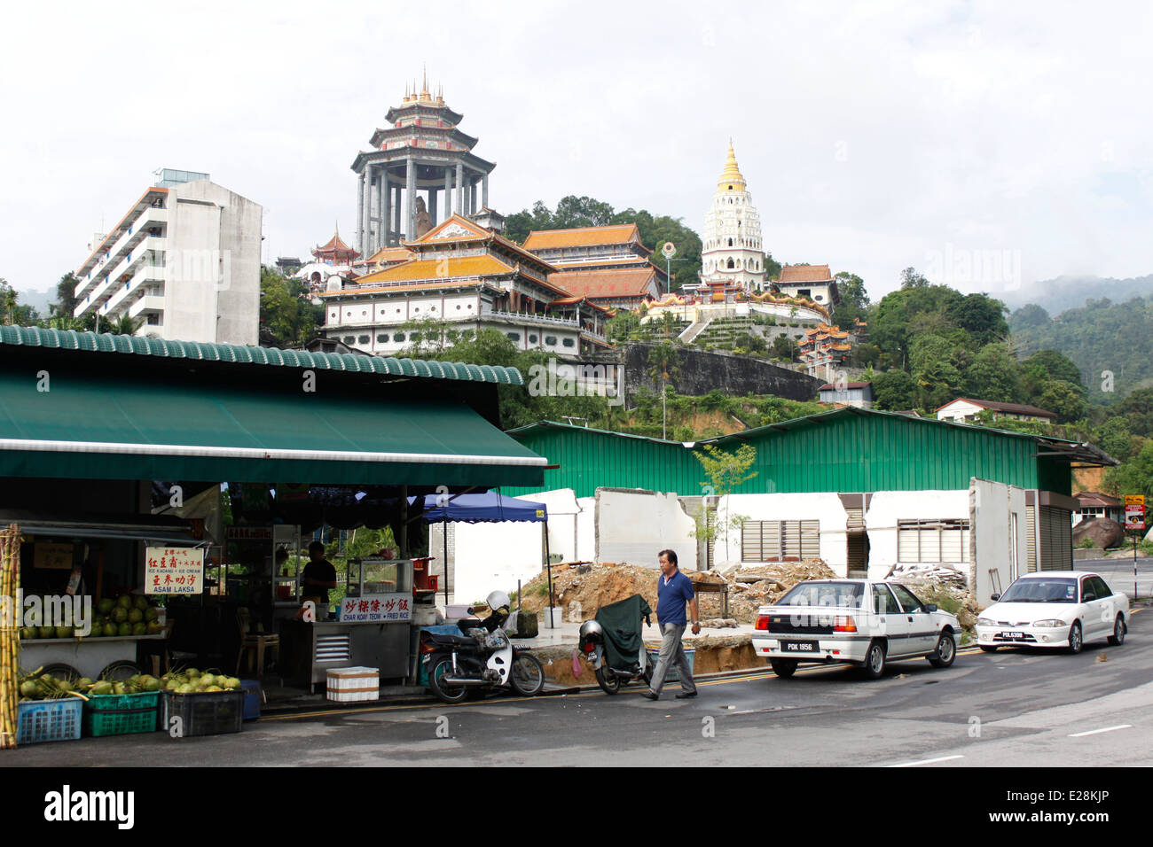 Negozio di noce di cocco, Kek Lo Si tempio, tempio buddista, aria Itam, Penang, Malaysia. Foto Stock