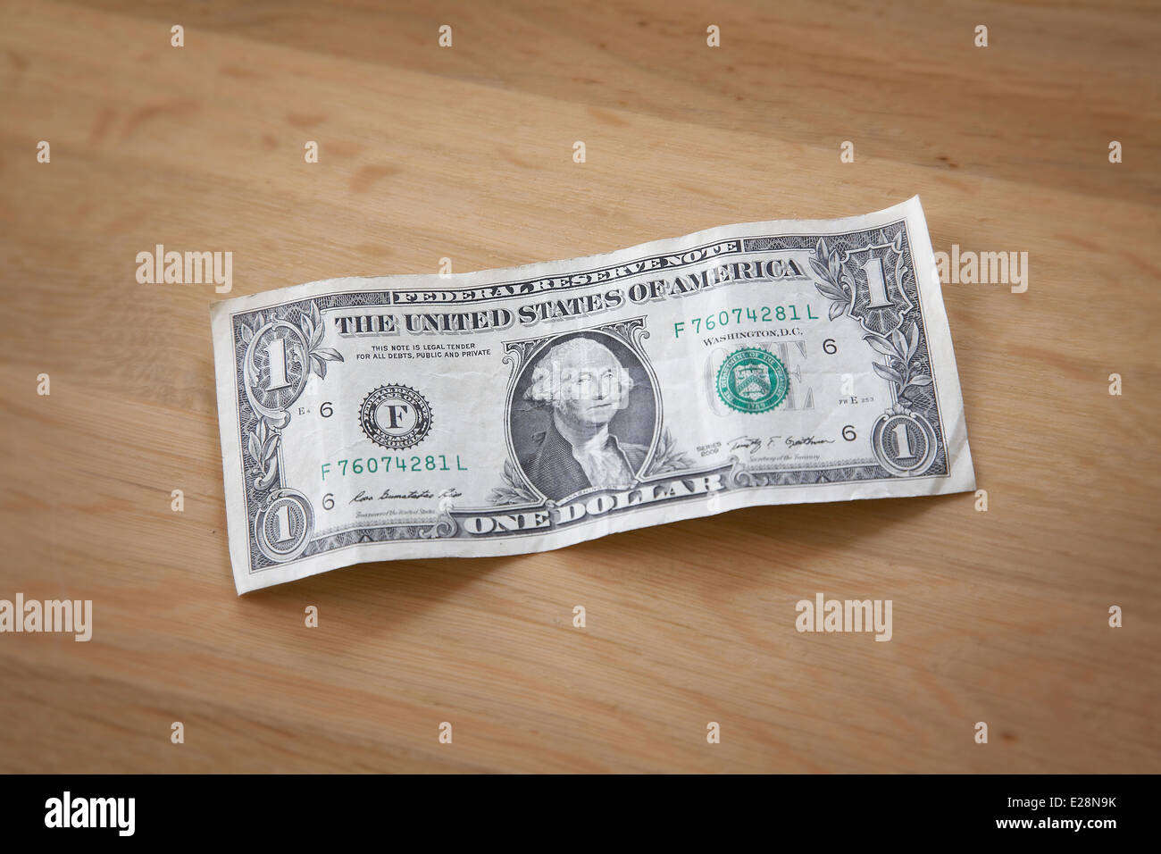 Un dollaro americano Bill su un tavolo. Foto Stock