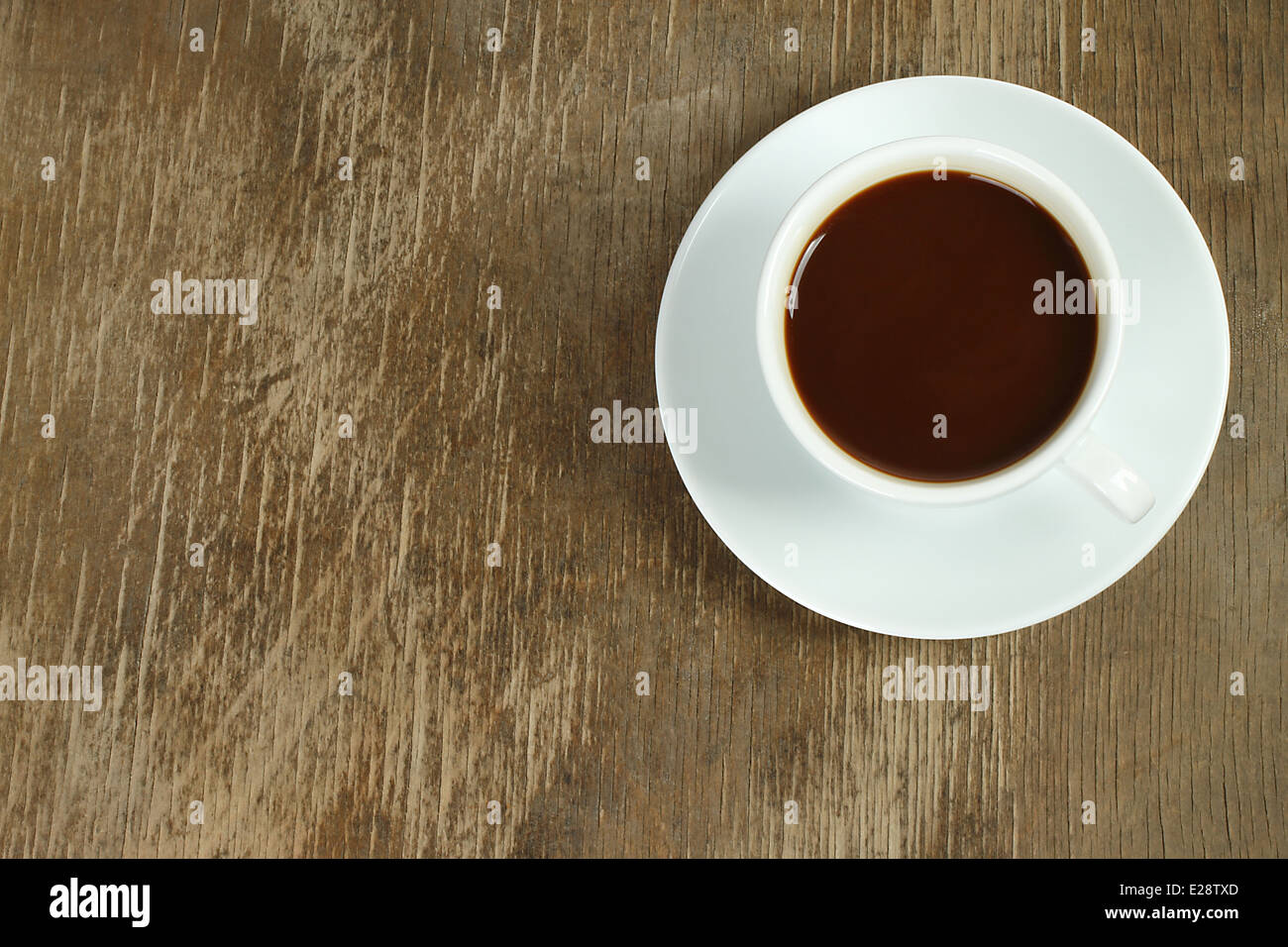 Tazza di caffè su un vecchio Sfondo legno close-up Foto Stock