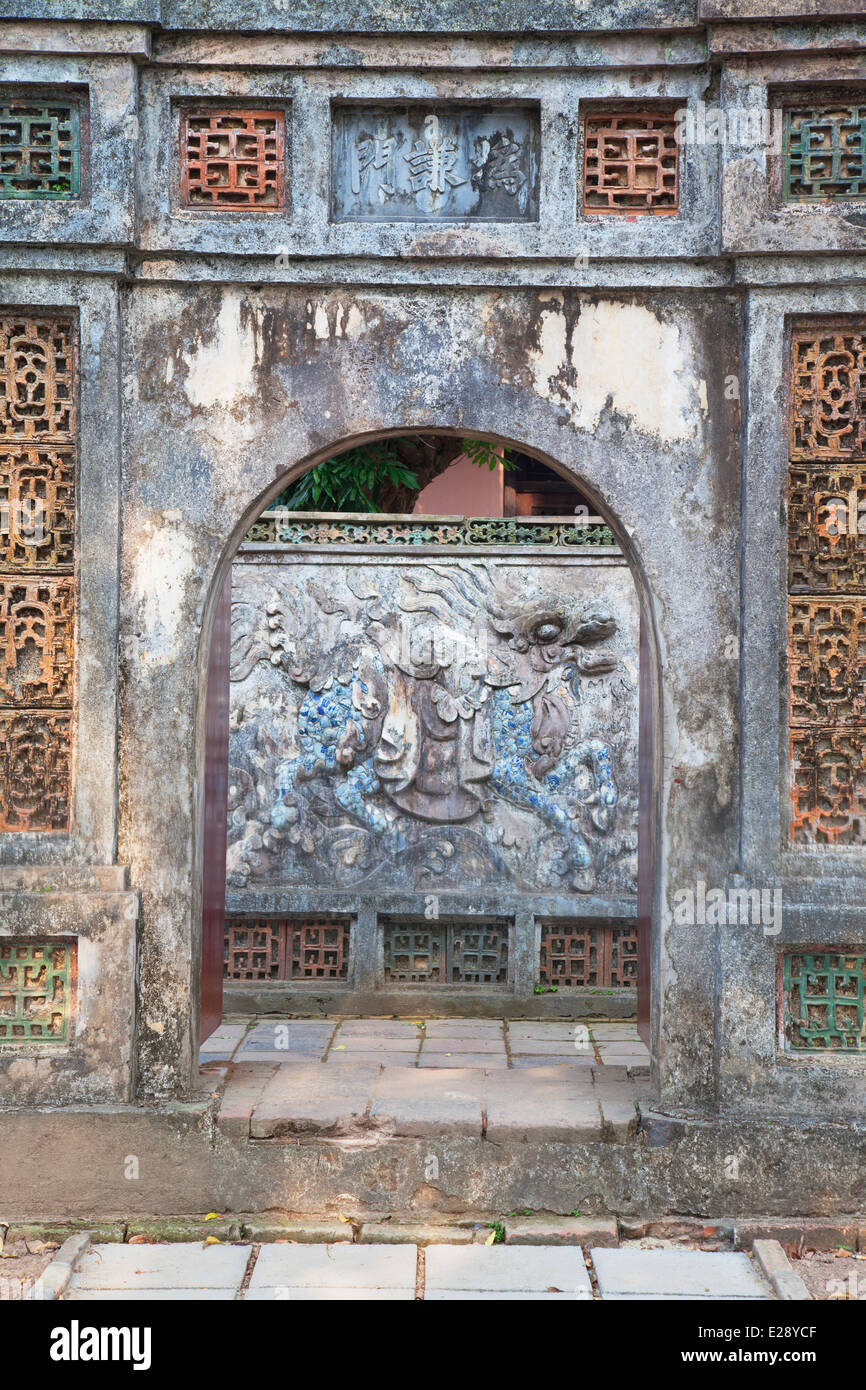 Porta alla tomba di Tu Duc (Patrimonio Mondiale dell'UNESCO), la tinta, Thua Thien-Hue, Vietnam Foto Stock