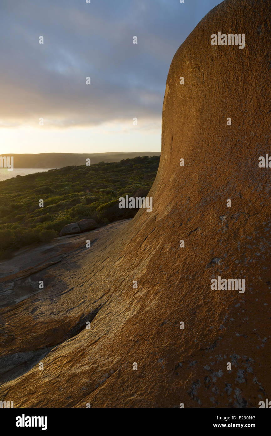 Erosione costiera affioramento di granito al tramonto, Remarkable Rocks, Flinders Chase N.P., Kangaroo Island, South Australia, Australia, Febbraio Foto Stock