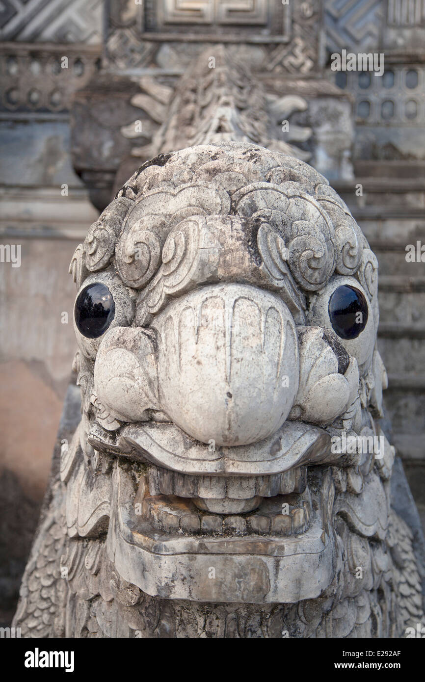 Statua di tomba di Khai Dinh (Patrimonio Mondiale dell'UNESCO), la tinta, Thua Thien-Hue, Vietnam Foto Stock