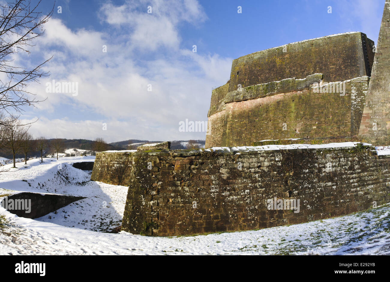 Vista della cittadella di neve, Citadelle de Bitche, Bitche, Vosges Parco Naturale Regionale, Lorena, Francia, Dicembre Foto Stock