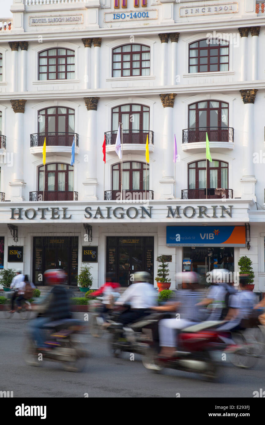 Il traffico che passa Hotel Saigon Morin, tonalità, Thua Thien-Hue, Vietnam Foto Stock