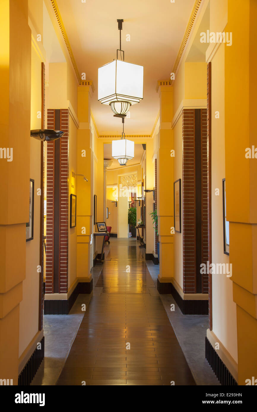 Corridoio di La Residence Hotel, tonalità, Thua Thien-Hue, Vietnam Foto Stock