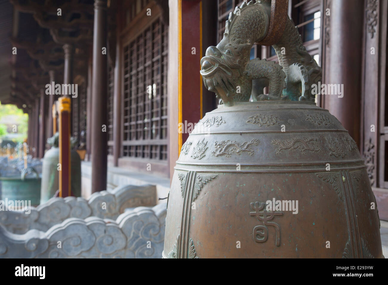 Campana al Museo di Belle Arti, Citadel, tonalità, Thua Thien-Hue, Vietnam Foto Stock
