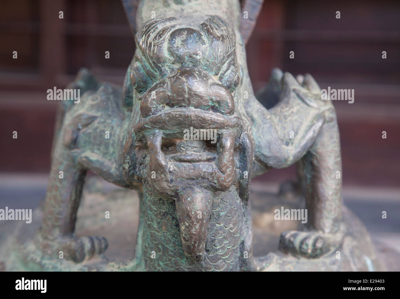 Dettaglio sulla campana al Museo di Belle Arti, Citadel, tonalità, Thua Thien-Hue, Vietnam Foto Stock