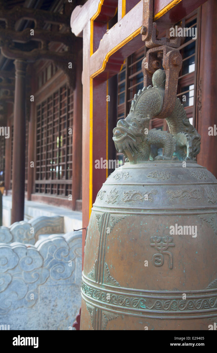 Campana al Museo di Belle Arti, Citadel, tonalità, Thua Thien-Hue, Vietnam Foto Stock
