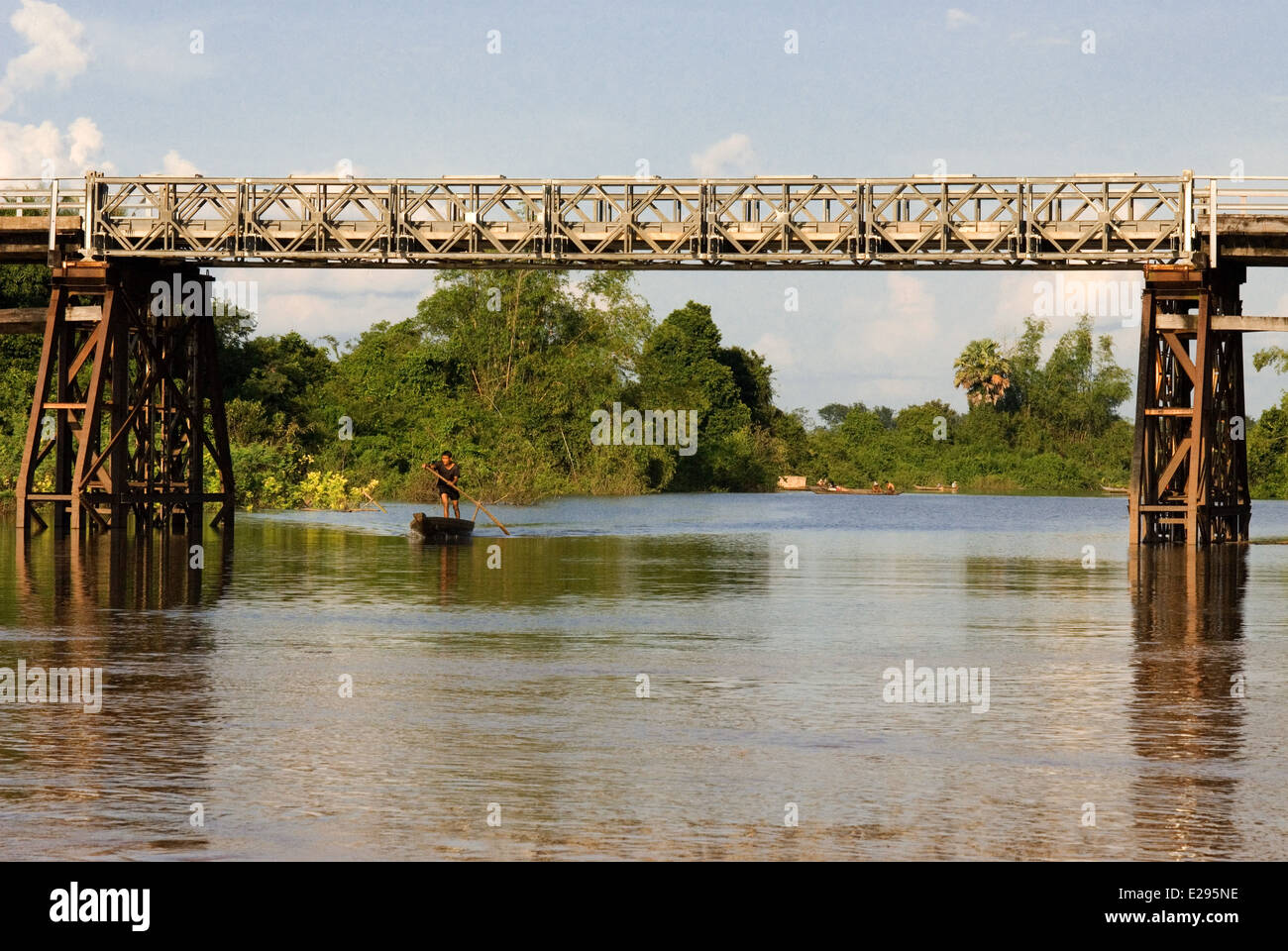 Il fiume Mekong vicino ad esempio Kampi. Cercando un po' di acqua fresca delfini Irrawaddy . Kratie. Di Irrawaddy osservare i delfini, il posto migliore per Foto Stock