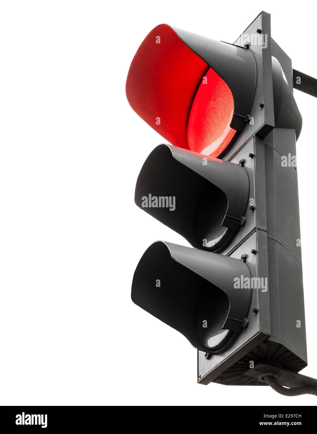 Nero semaforo rosso con segnale di arresto isolato su bianco Foto Stock