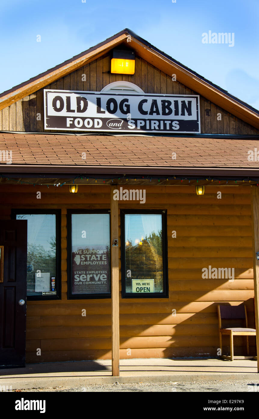 Old Log Cabin è un distintivo ristorante lungo la Route 66 in Pontiac Illinois Foto Stock