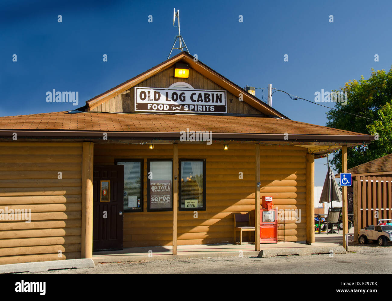 Old Log Cabin è un distintivo ristorante lungo la Route 66 in Pontiac, Illinois. Foto Stock