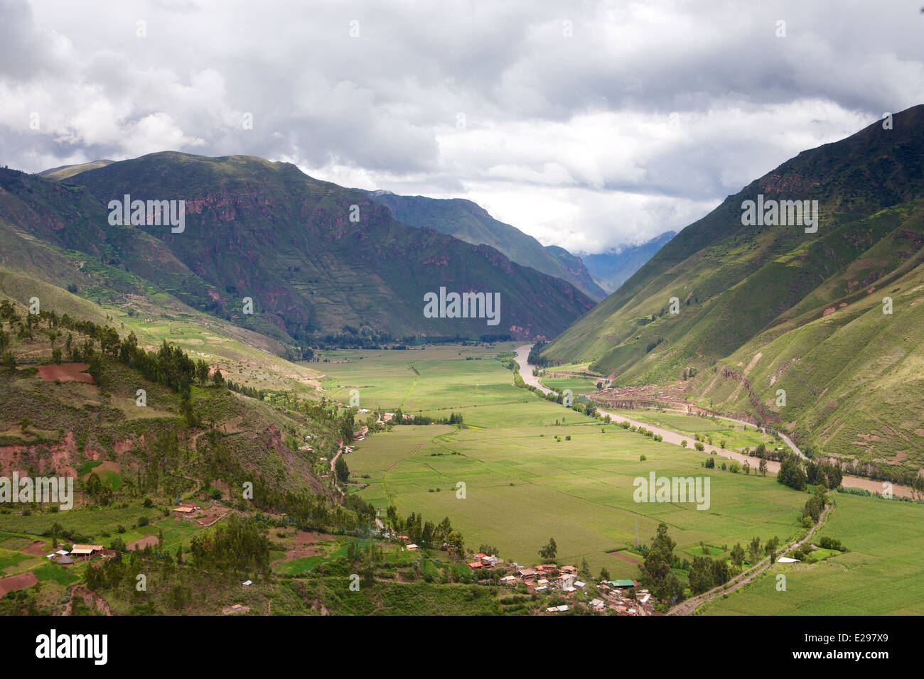 Bella luce dopo una tempesta di compensazione sopra la Valle Sacra, Valle Sagrada, in Perù, vicino a Cusco, Sud America Foto Stock