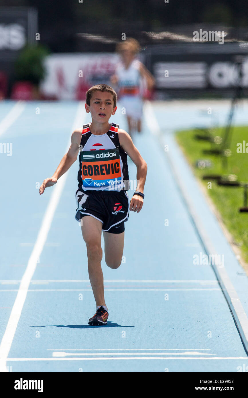 Johan Gorevic (USA) un sesto classificatore dalla segale, NY correva il più veloce mai vista su un miglio da un figlio di dieci anni durante la Adidas Grand Prix Foto Stock