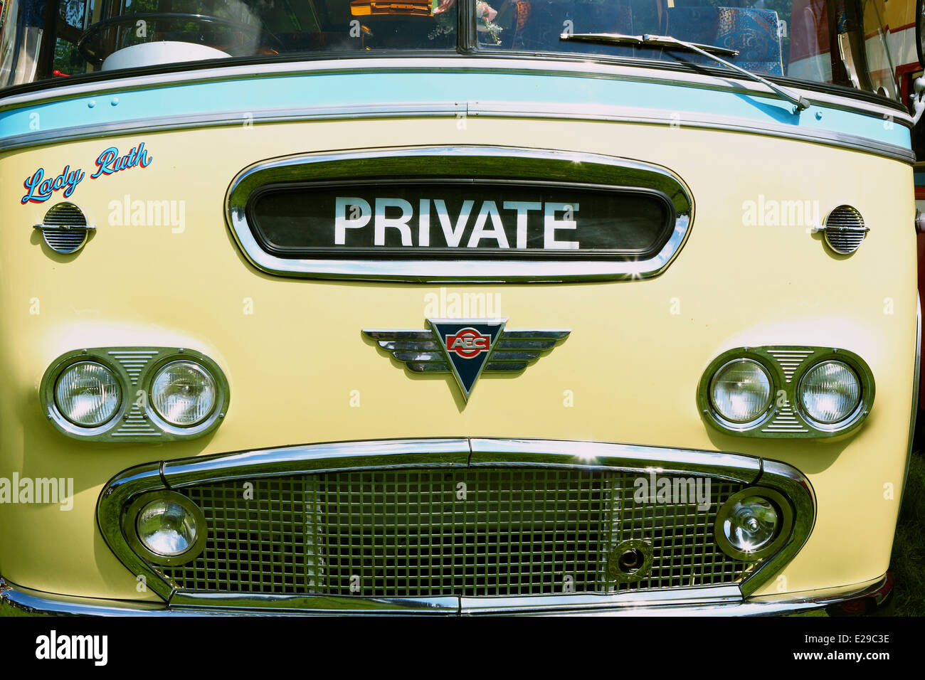 Vista frontale 1961 AEC bus privato Autokarna 2014 Wollaton Park Nottingham Nottinghamshire East Midlands England Europa Foto Stock