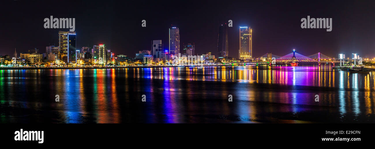 Vista notturna di Da Nang, Vietnam Foto Stock