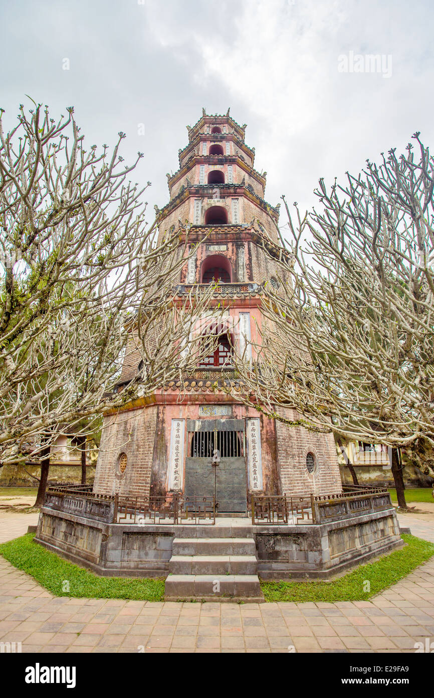 Thien Mu Pagoda (Cielo Fairy Lady Pagoda) nella città di Hue, Vietnam. Patrimonio mondiale dell UNESCO Foto Stock