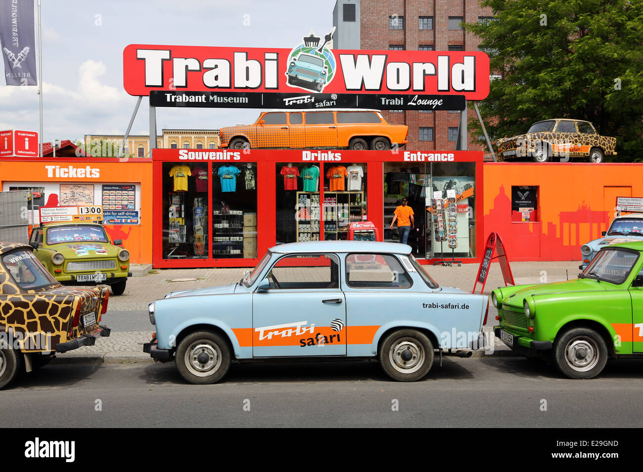 Trabi mondo Trabant car museum e safari a Berlino, Germania Foto Stock