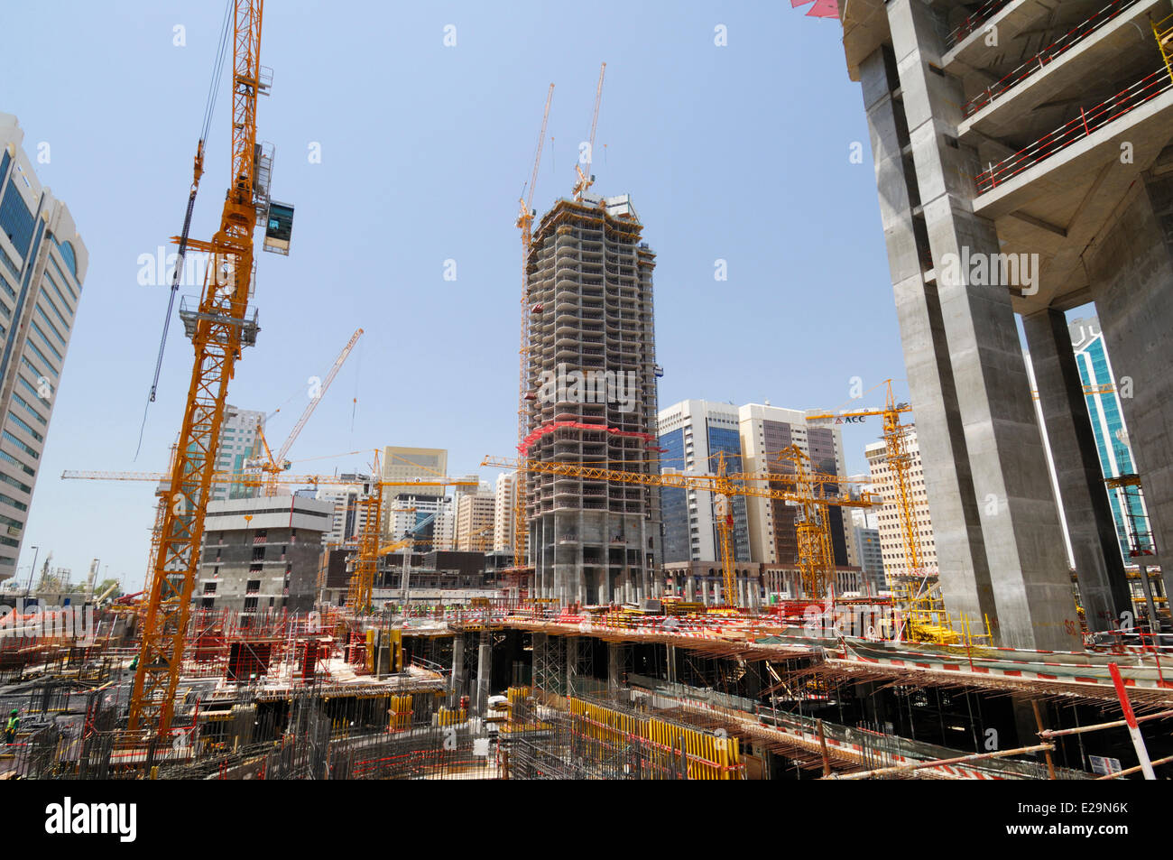 Emirati Arabi Uniti Abu Dhabi emirato, citta' di Abu Dhabi, sito in costruzione di grattacieli in downtown Foto Stock