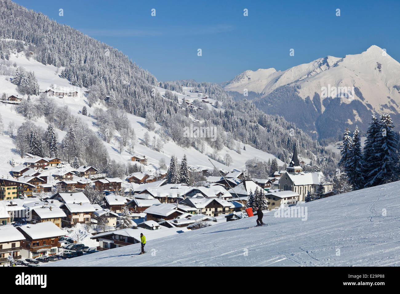 Francia, Haute Savoie, Domaine des Portes du Soleil, area sciistica Les Gets Foto Stock