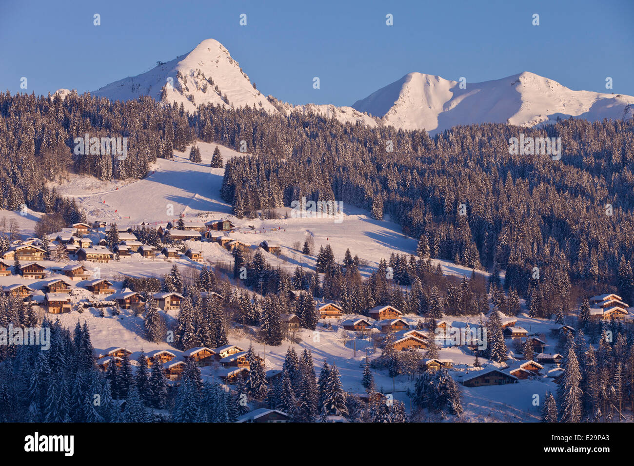 Francia, Haute Savoie, Domaine des Portes du Soleil, area sciistica Les Gets Foto Stock