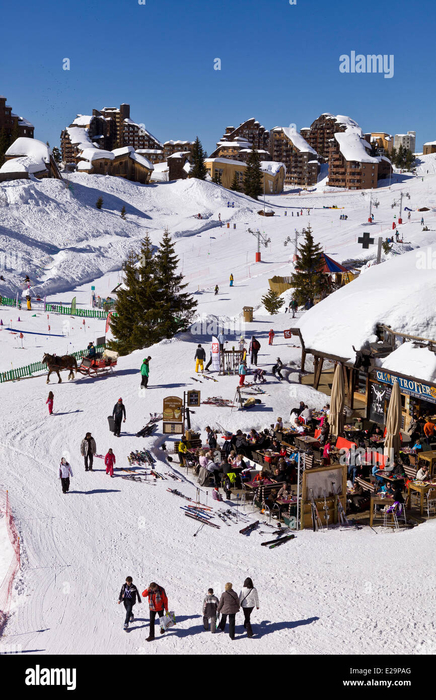 Francia, Haute Savoie, Avoriaz, vietato ai veicoli, slitta consentendo si muove Foto Stock
