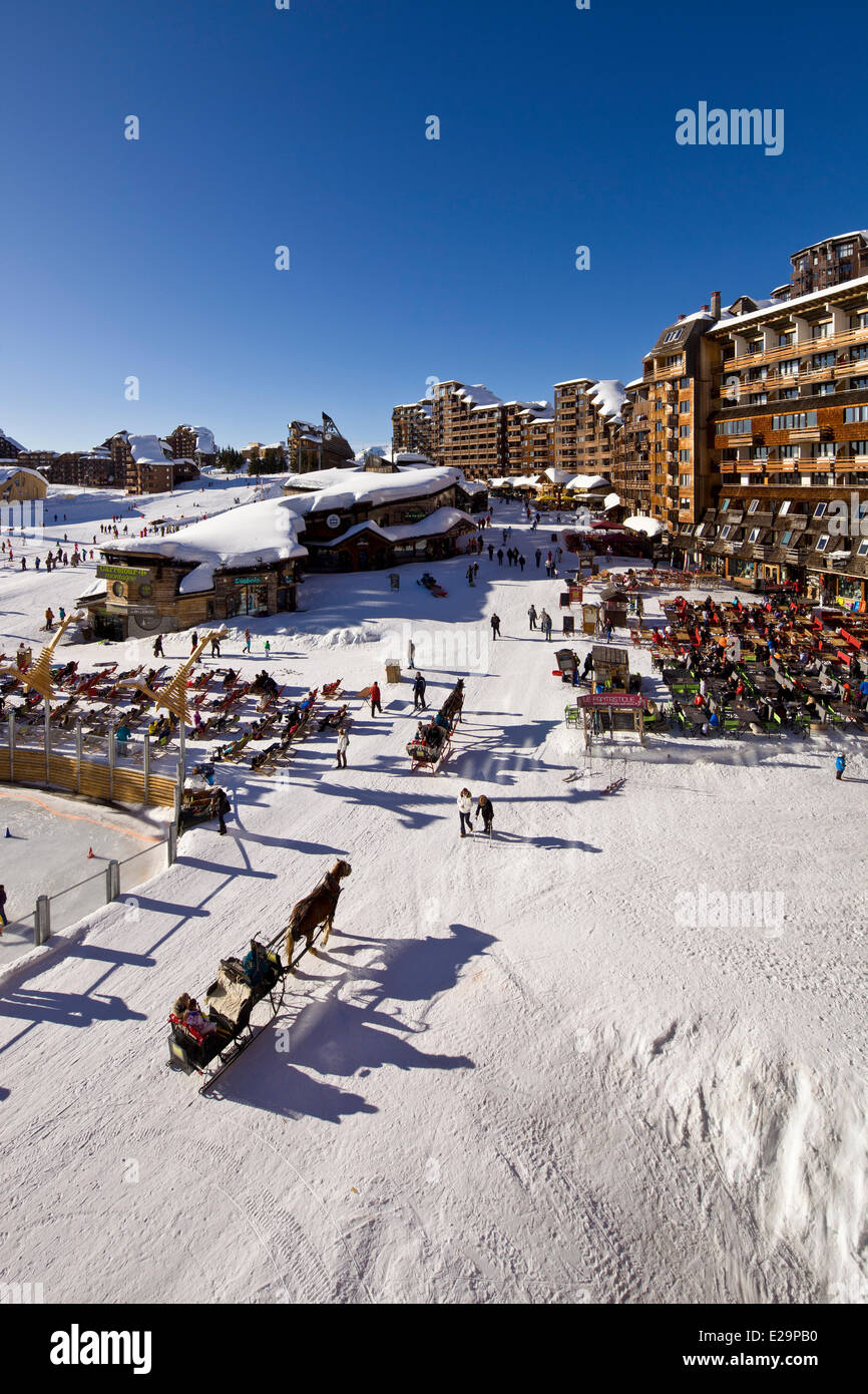 Francia, Haute Savoie, Avoriaz, vietato ai veicoli, slitta consentendo si muove Foto Stock