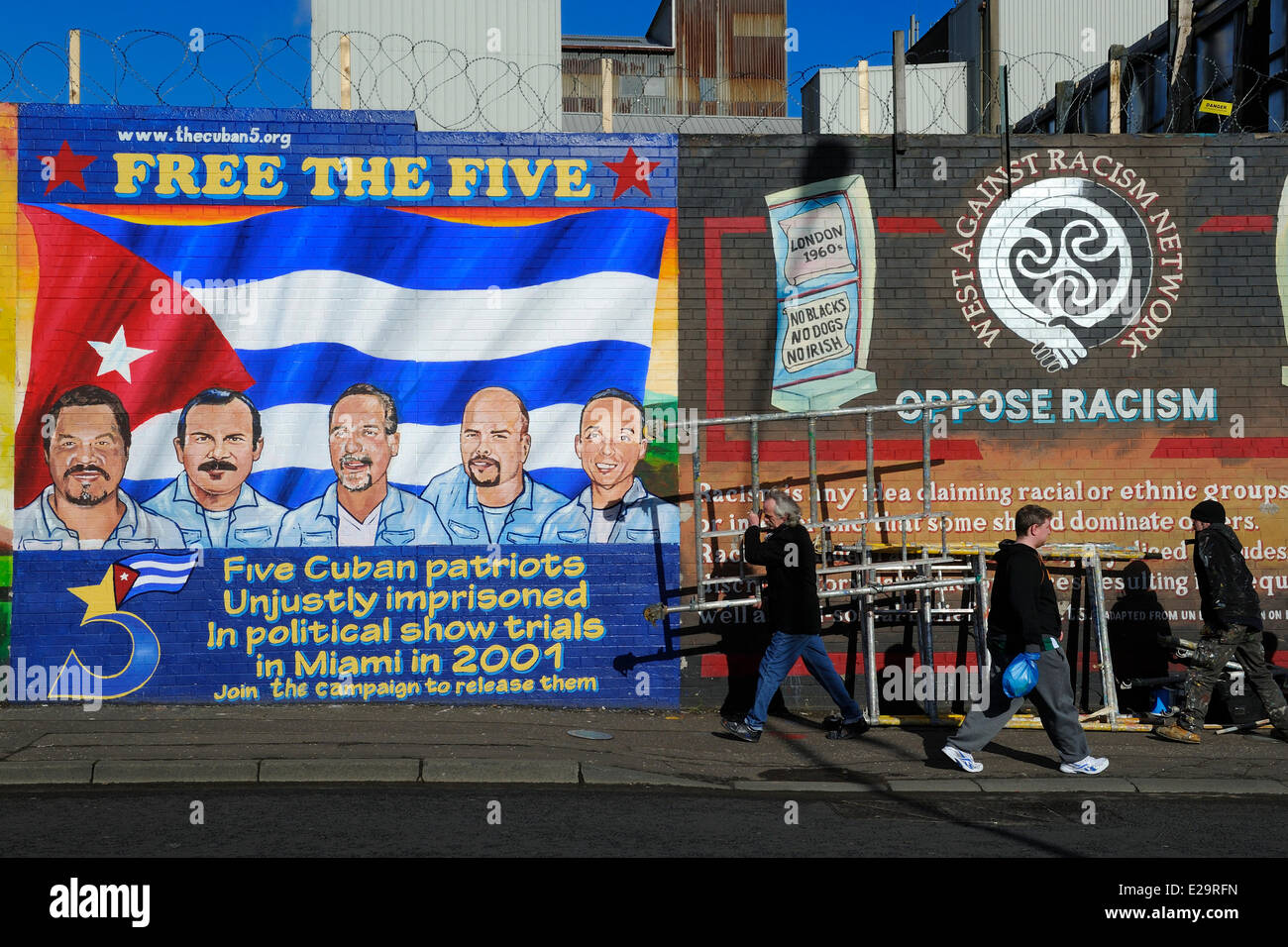 Regno Unito e Irlanda del Nord, parte occidentale di Belfast, Cattolica Falls area, internazionale o parete di solidarietà, murales su Falls Road Foto Stock