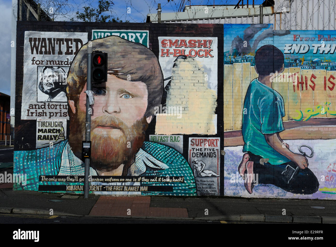 Regno Unito e Irlanda del Nord, parte occidentale di Belfast, Cattolica Falls area, internazionale o parete di solidarietà, murales su Falls Road Foto Stock