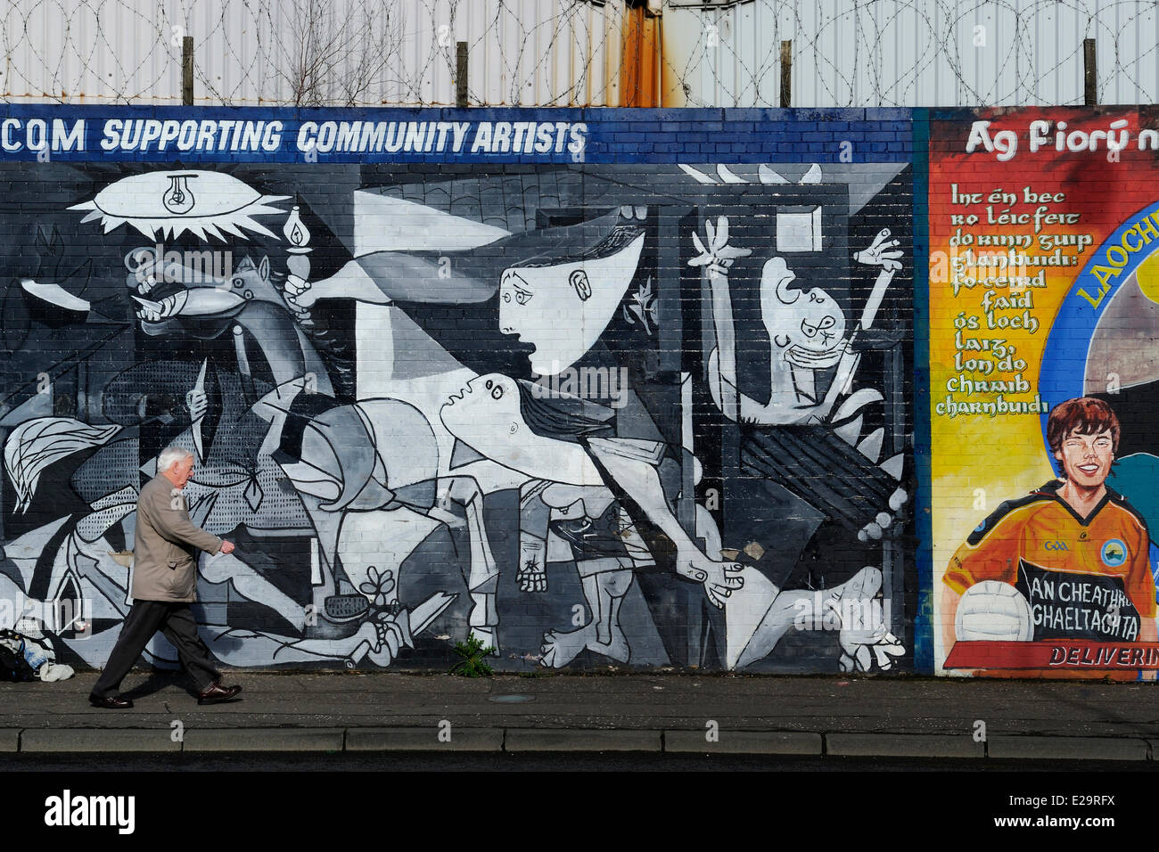 Regno Unito e Irlanda del Nord, parte occidentale di Belfast, Cattolica Falls area, internazionale o parete di solidarietà, murales su Falls Road, Foto Stock