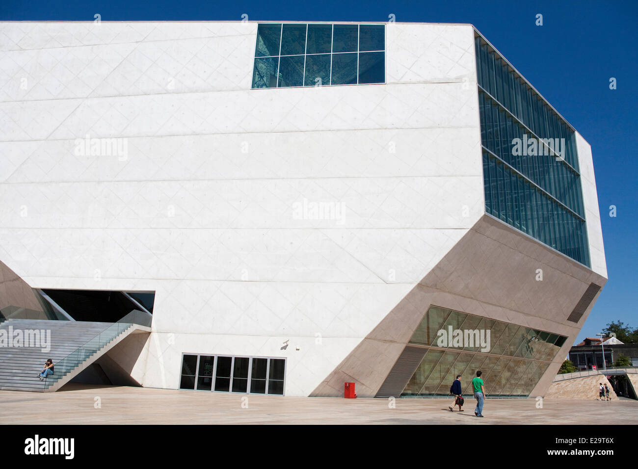 In Portogallo, nel nord della regione, distretto di Porto, Porto, Casa della Musica (Casa de la Musica) dall'architetto Rem Koolhaas Foto Stock