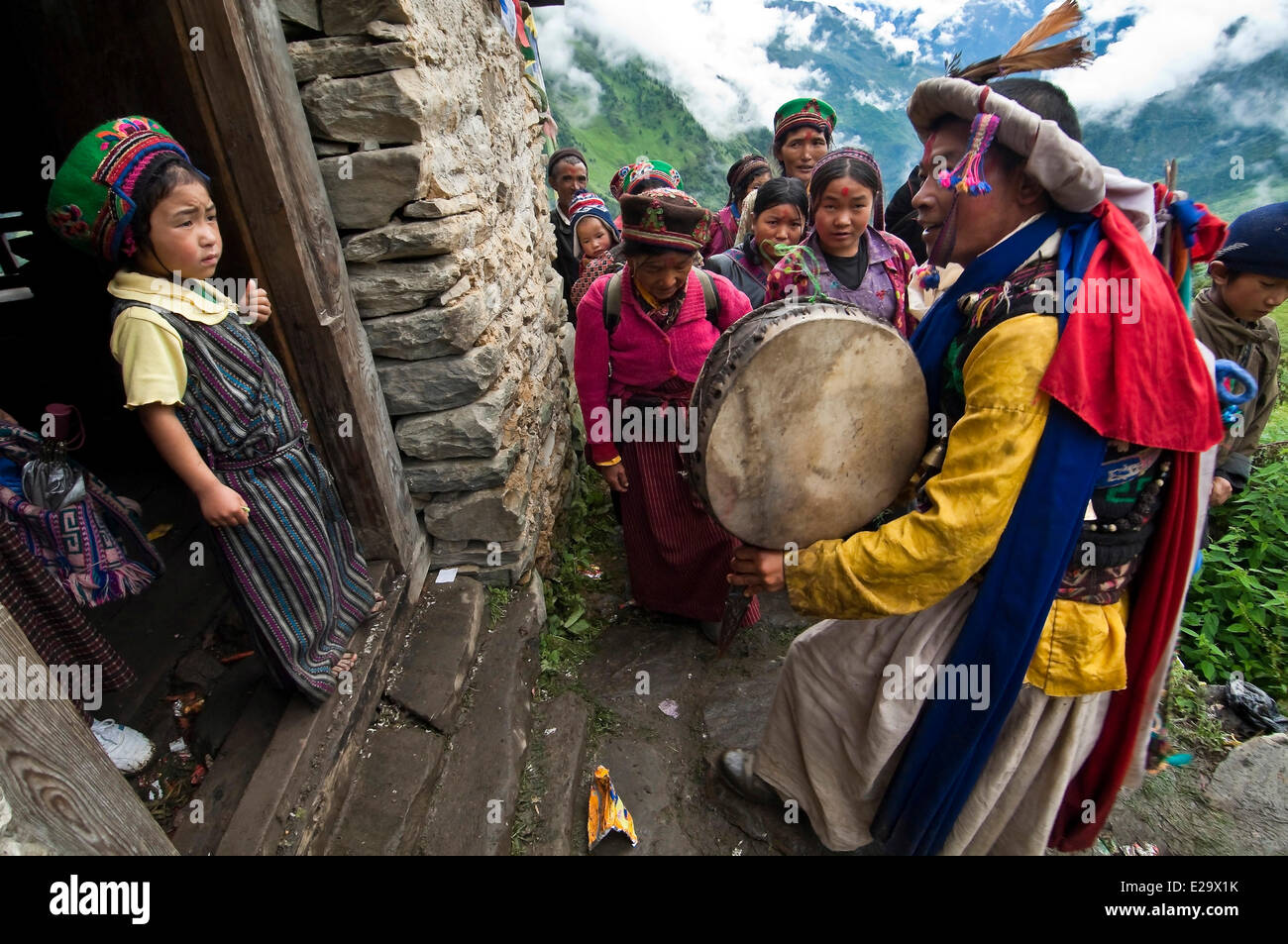 Il Nepal, zona di Bagmati, Trisuli Valley, Gatlang, tamang Heritage Trail, agosto luna piena cerimonie per la purificazione spirituale e Foto Stock