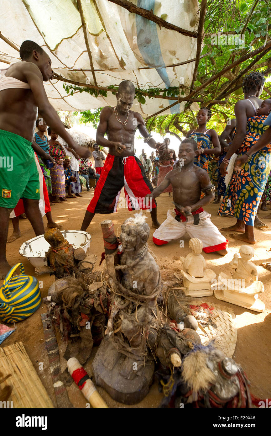 Il Togo, Kpetsou Wathtchidome, cerimonia di Kokoussi vodoo o vodoo dei coltelli Foto Stock