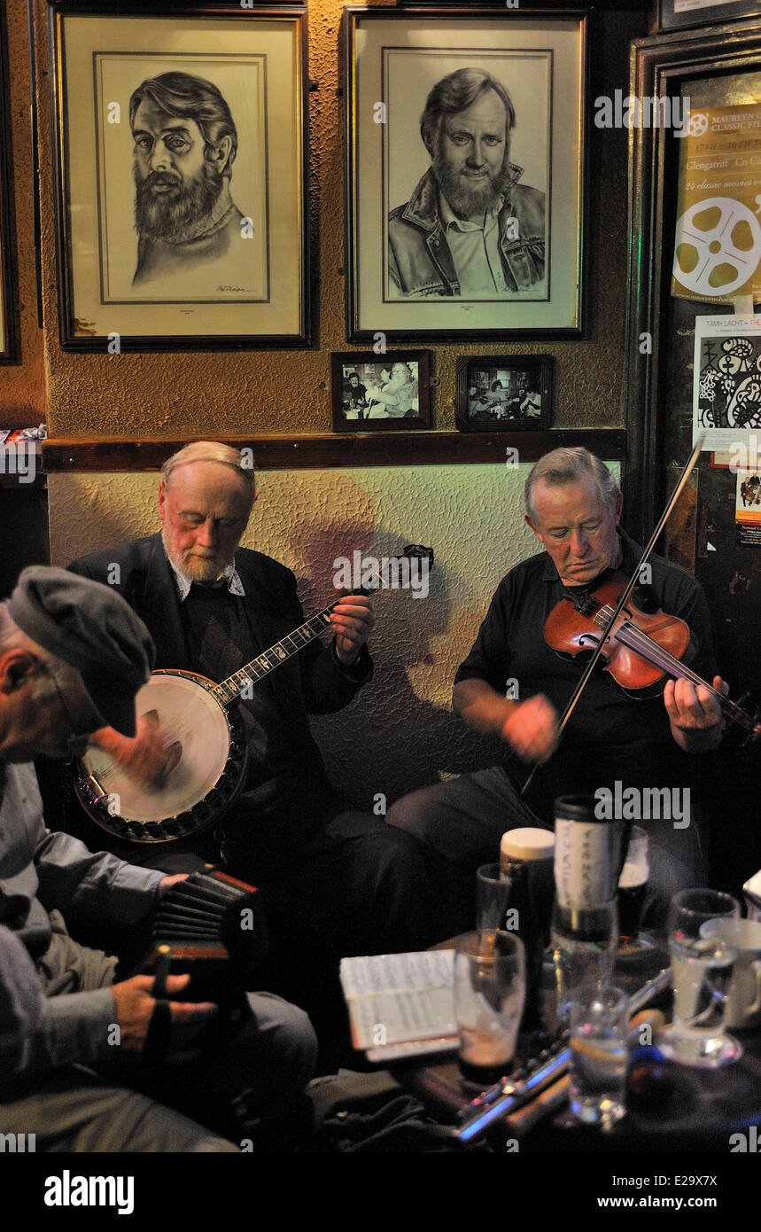 Irlanda, Dublino, Merrion Row, O'Donoghue's pub, ascoltare musica irlandese dal vivo Foto Stock