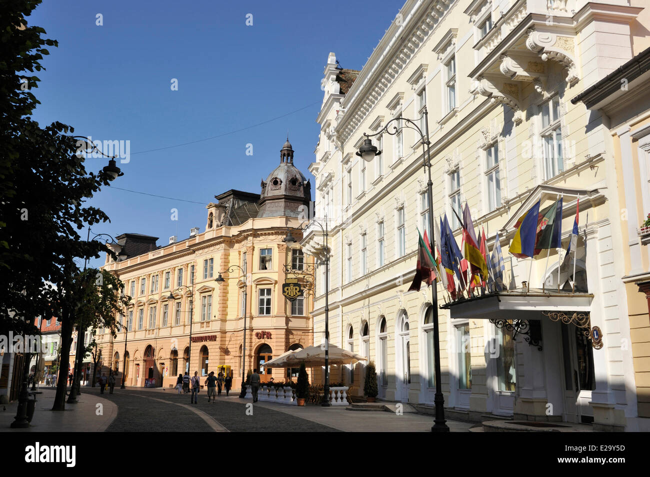 La Romania, Transilvania, Carpazi, Sibiu, la città vecchia,strada Nicolae Balcescu con hotel Imparatul Romanilor Foto Stock