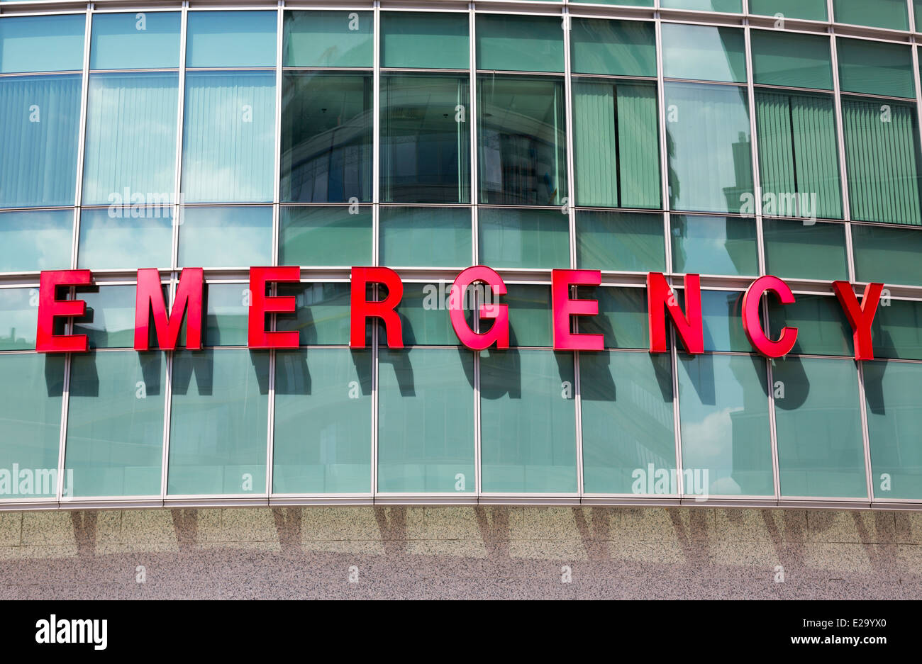 Segno di emergenza in grandi lettere rosse, Ospedale per bambini di Philadelphia, Pennsylvania, STATI UNITI D'AMERICA Foto Stock