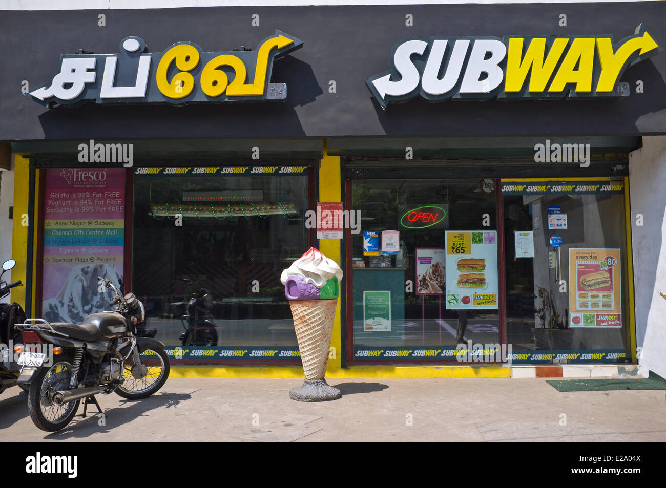 India, Tamil Nadu, Chennai (Madras), il ristorante fast food alla metropolitana Foto Stock