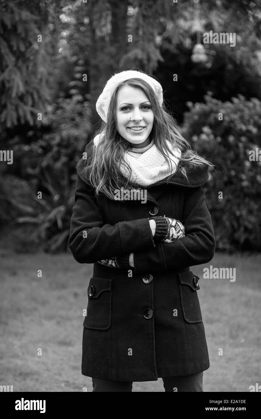 Vestita da verme per fotografie in una giornata fredda nel wiltshire Foto Stock