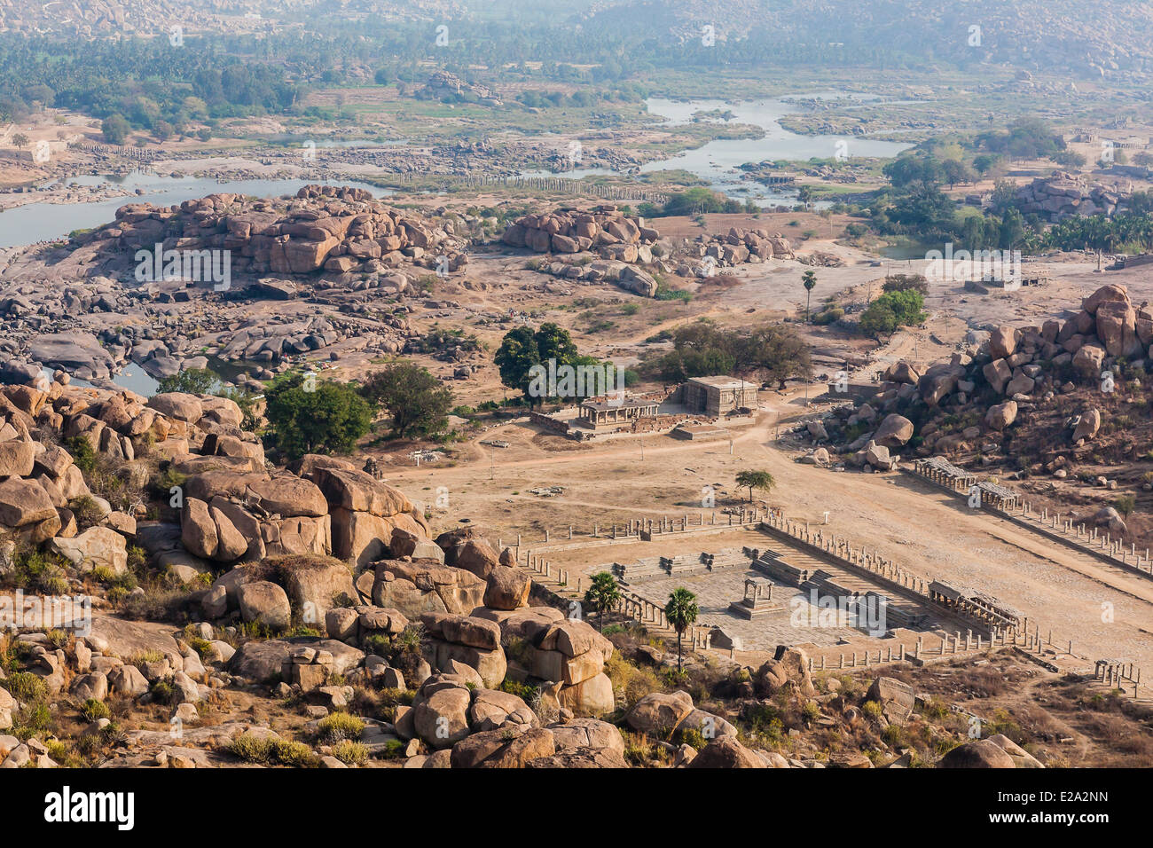 India, nello stato di Karnataka, Hampi, visite turistiche da Mathanga hill, elencato come patrimonio mondiale dall' UNESCO Foto Stock