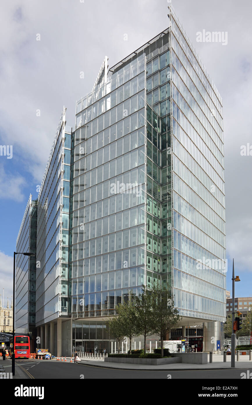 Il luogo, London Bridge, Regno Unito. Un nuovo sviluppo ufficio situato accanto alla stazione di London Bridge e la Shard Foto Stock