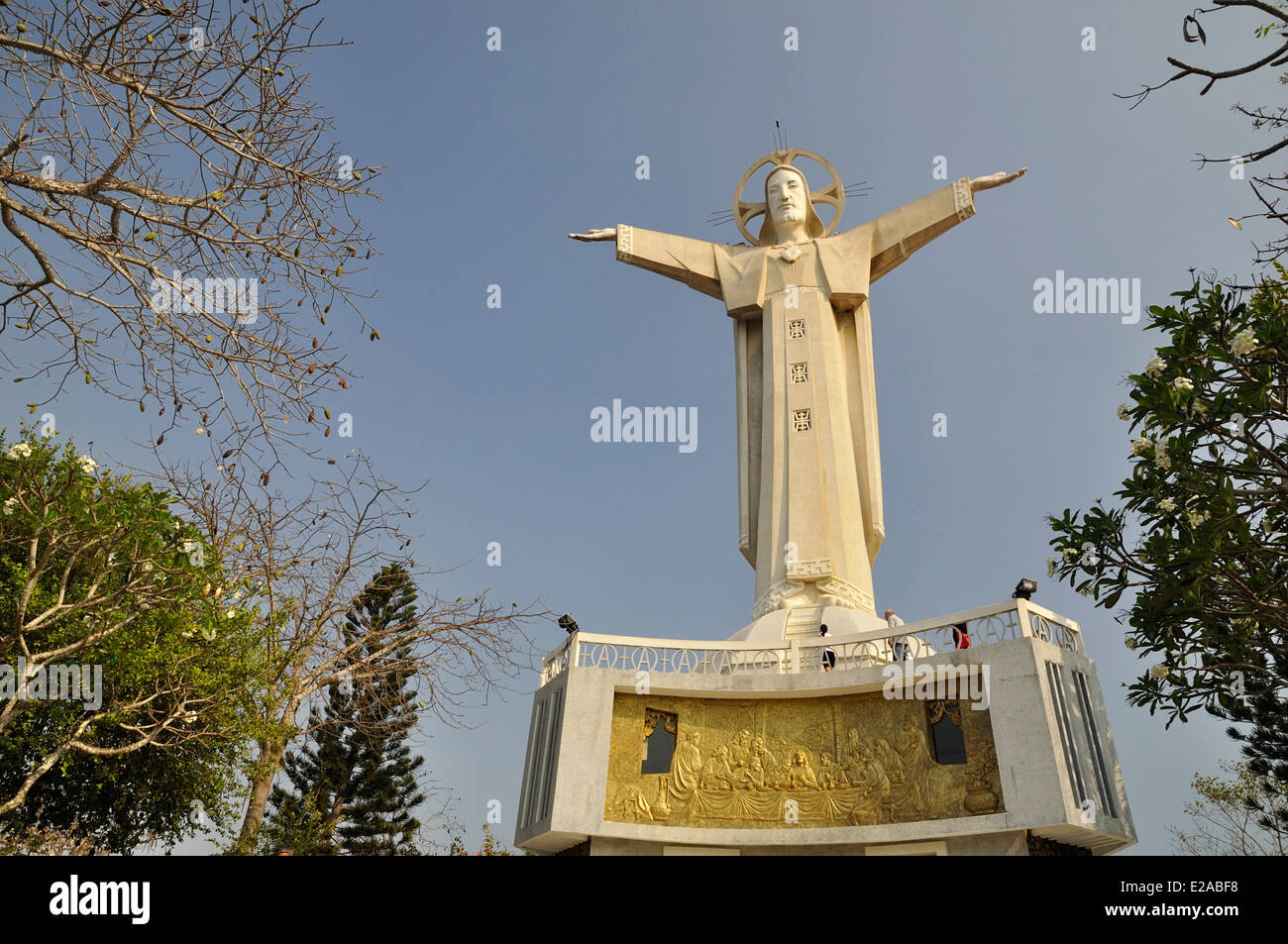 Il Vietnam, Ba Ria Vung Tau Provincia, Vung Tau, la più alta statua di Cristo in tutto il mondo su Nui Nho mountain Foto Stock