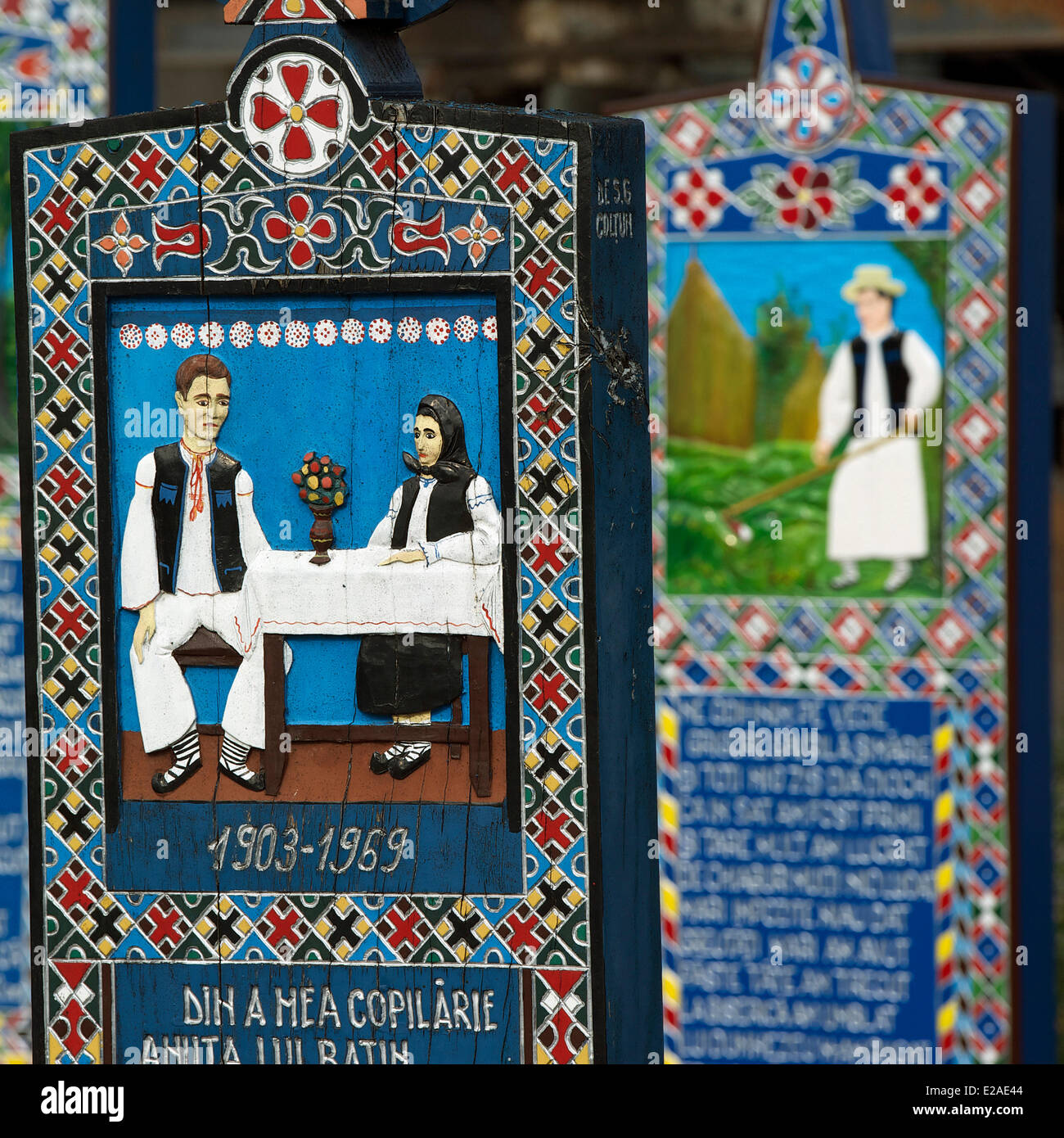 La Romania, Carpazi, Maramures della regione, vicino a Sighetu Marmatiei Sapanta cimitero colorati Foto Stock