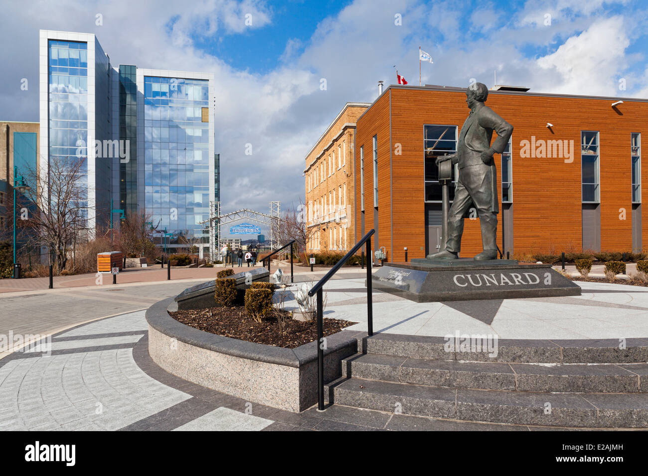 Canada, Nova Scotia, Halifax, il porto ed il lungomare, Samuel Cunard statua Foto Stock
