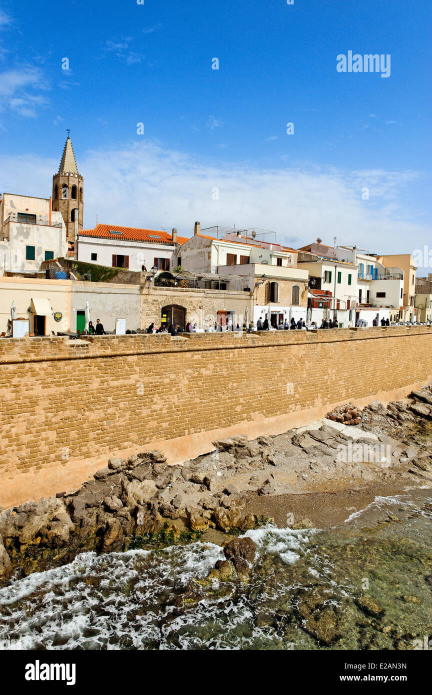 L'Italia, Sardegna, Provincia di Sassari e Alghero, Marco Polo scudo difensivo, muro costruito nel 16h secolo dai catalani che Foto Stock