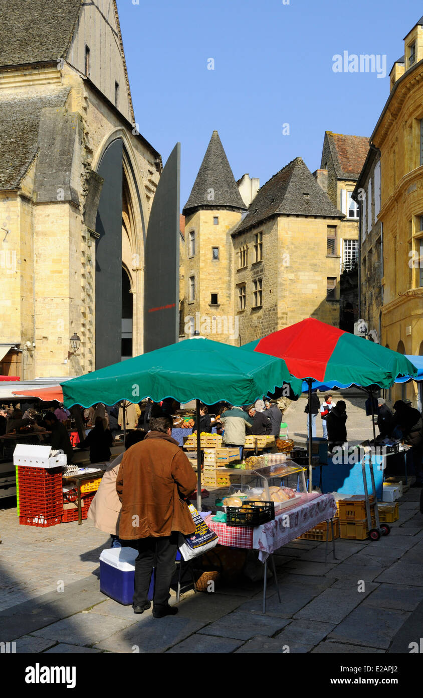 Francia, Dordogne, Perigord Noir, Valle della Dordogna, Sarlat la Caneda, mercato Foto Stock