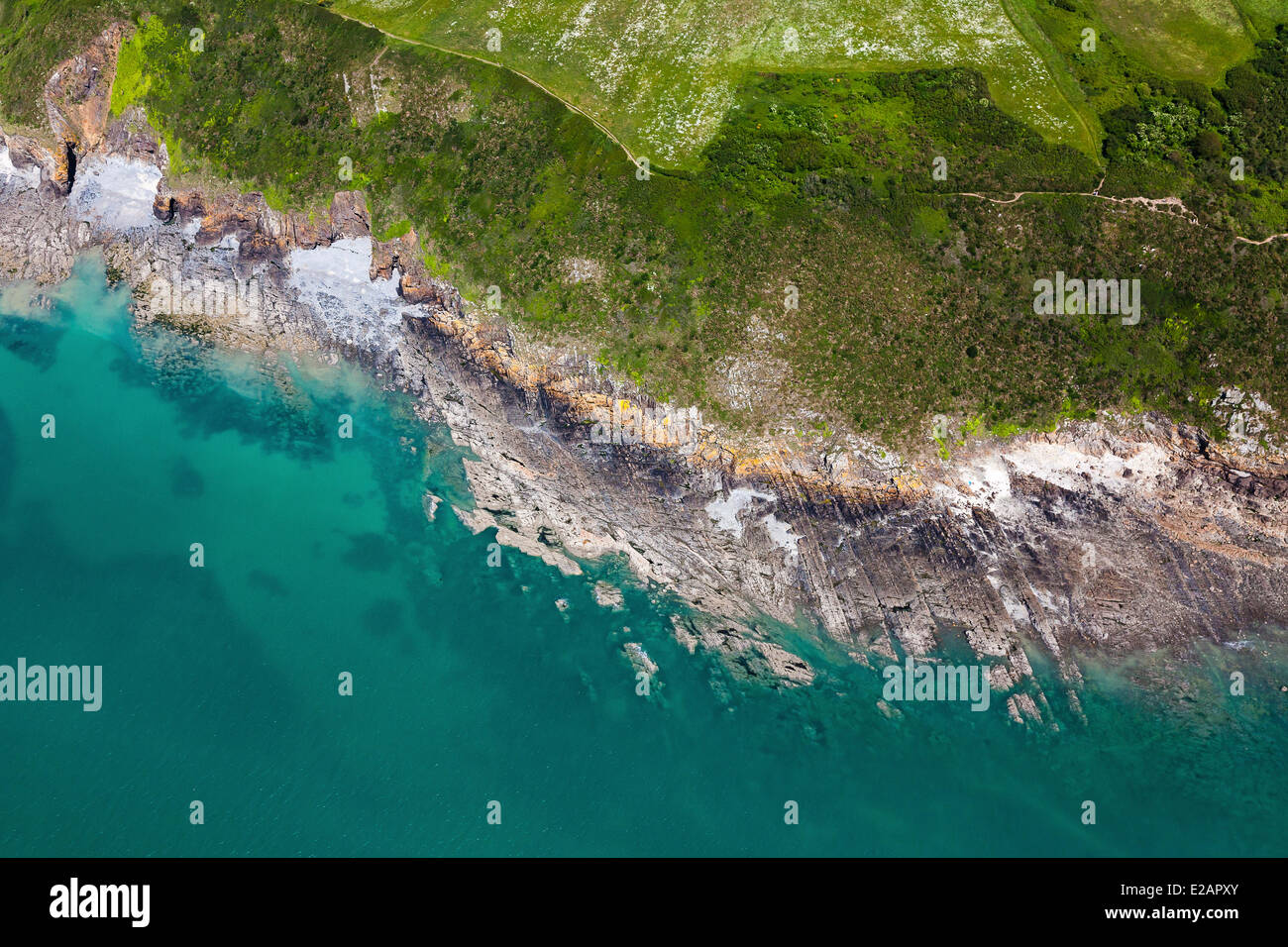 Francia, Manche, Carolles, Champeaux cliff (vista aerea) Foto Stock