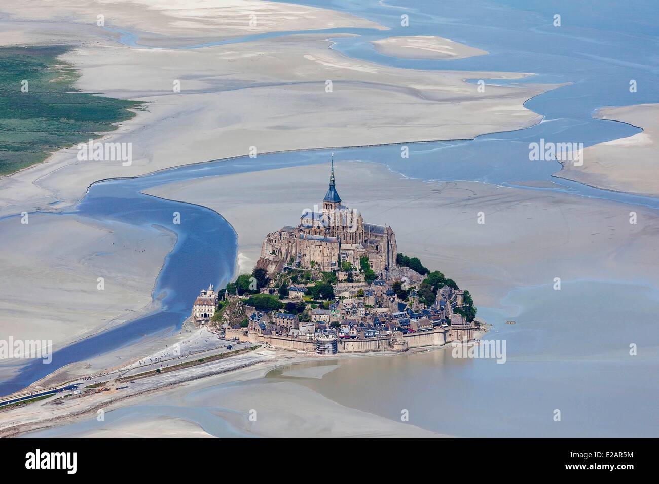 Francia, Manche, Baia di Mont Saint Michel, elencato come patrimonio mondiale dall UNESCO, Mont Saint Michel (vista aerea) Foto Stock