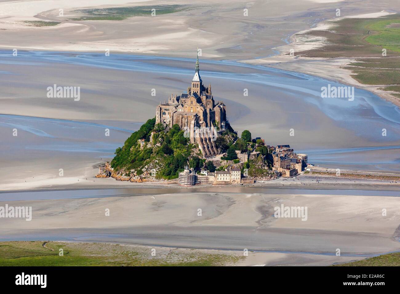 Francia, Manche, Baia di Mont Saint Michel, elencato come patrimonio mondiale dall UNESCO, Mont Saint Michel (vista aerea) Foto Stock