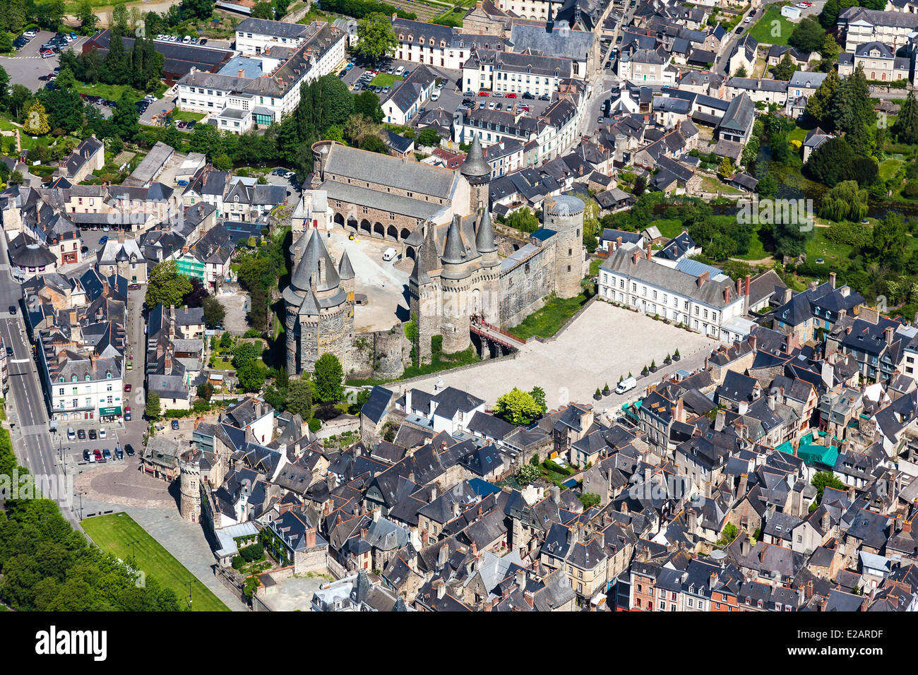 Francia, Ille et Vilaine, Vitre, Vitre CASTELLO (vista aerea) Foto Stock