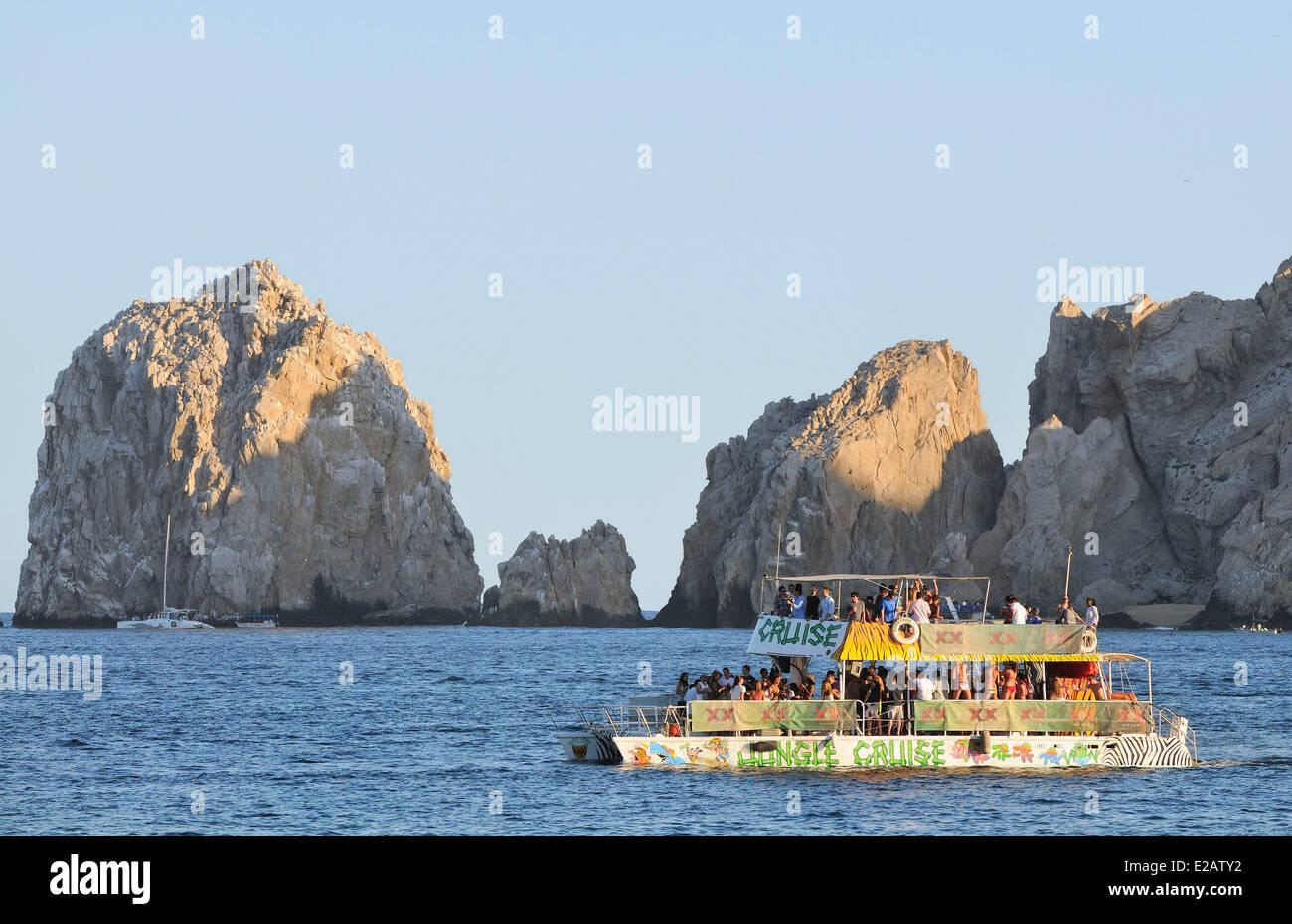Messico, Baja California Sur Stato, Mare di Cortez, classificato come patrimonio mondiale dall UNESCO, Cabo San Lucas, Booze e discoteca cruise Foto Stock